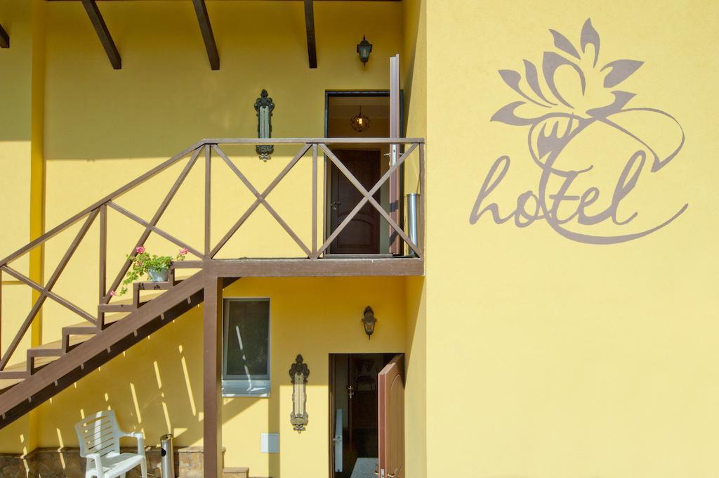 Complimente Guest House Charkiw Exterior foto